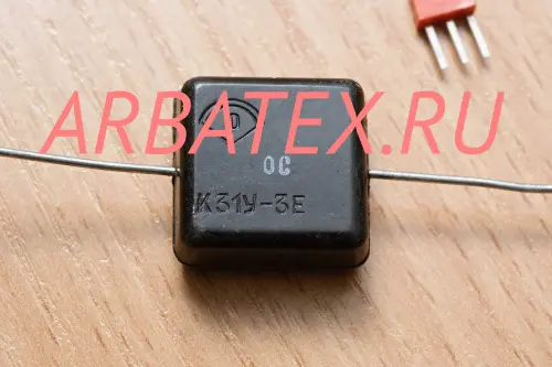 К31У-3Е 2 500в 330 пф